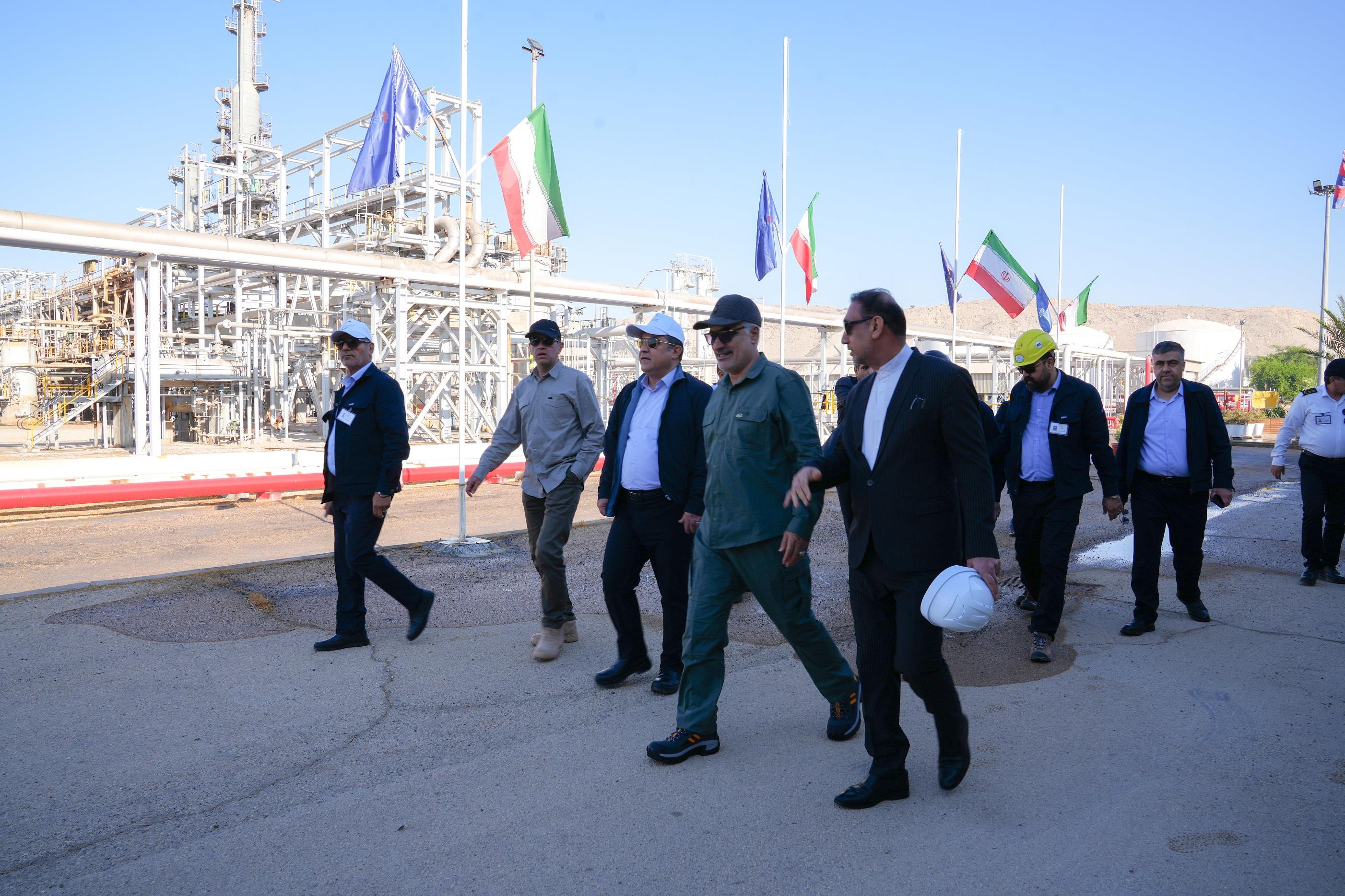 بازدید نشان زاده