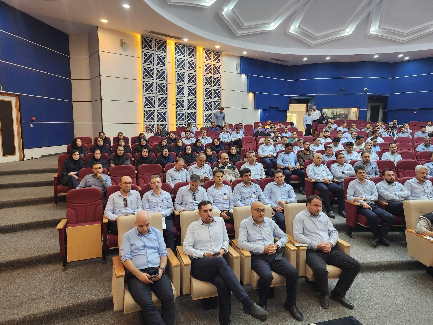 نشست مدیرعامل و کارکنان