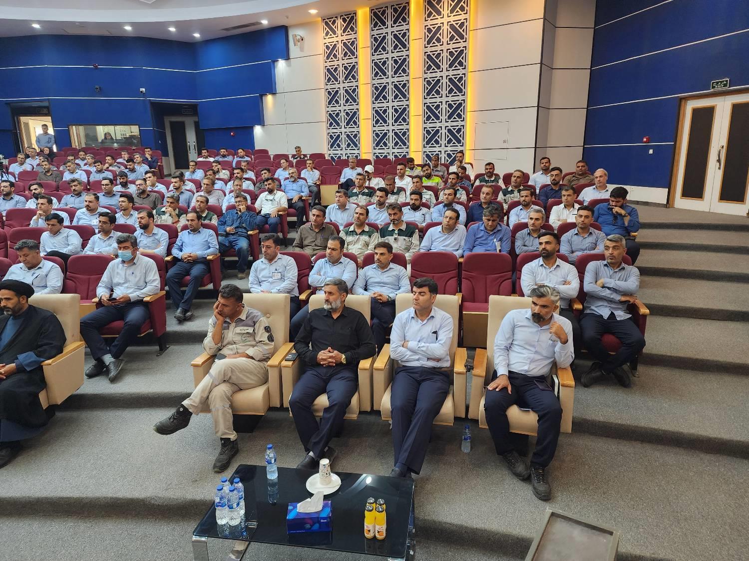 نشست مدیرعامل و کارکنان