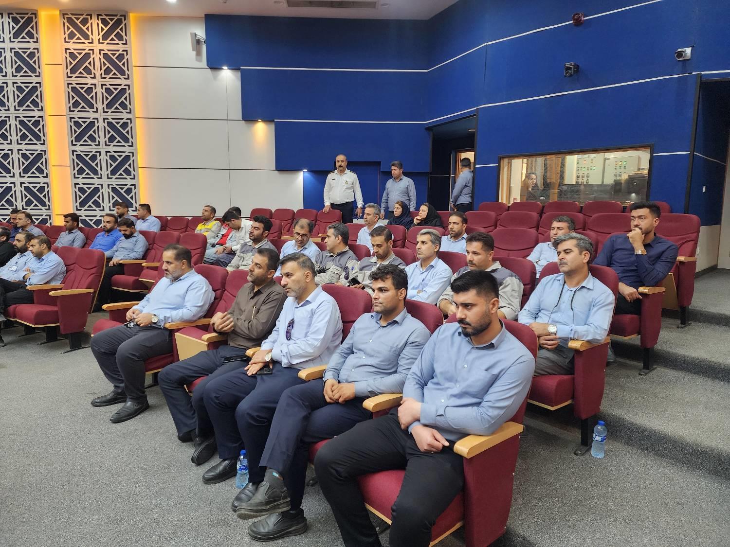 نشست مدیرعامل و کارکنان