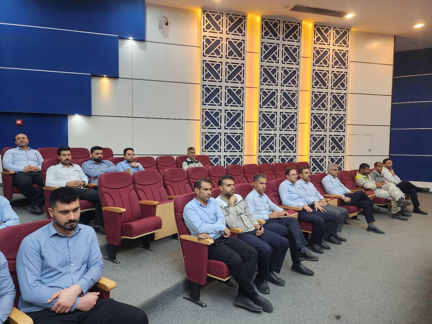 نشست مدیرعامل و کارکنان