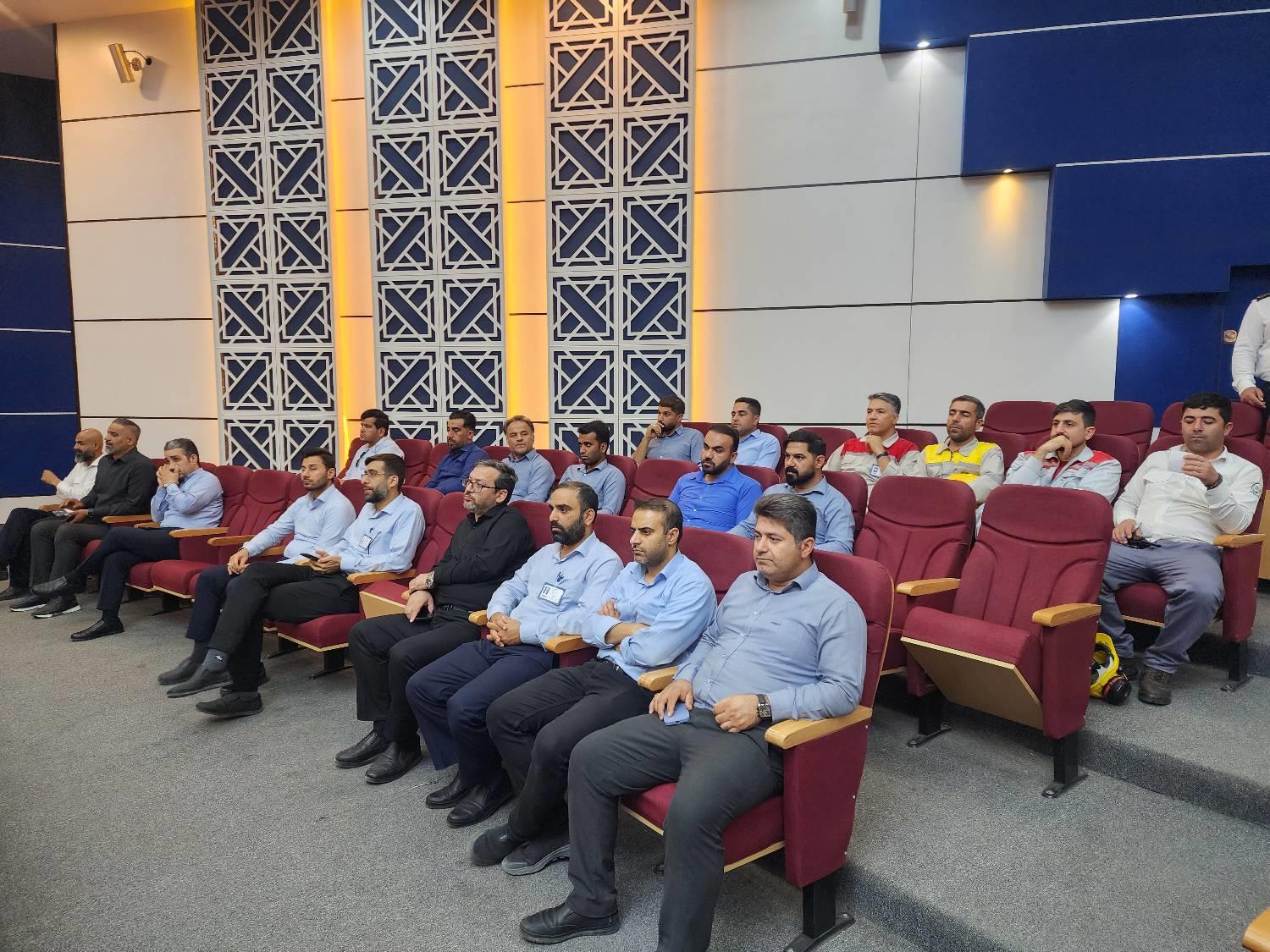 نشست مدیرعامل و کارکنان