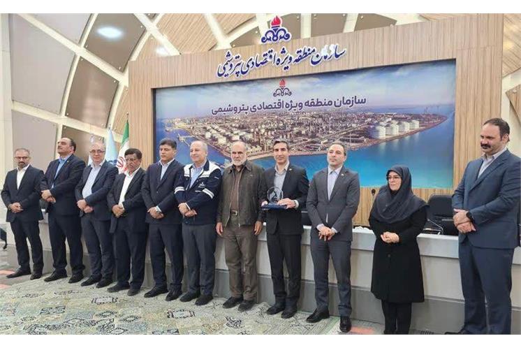 کسب تندیس بلورین دوازدهمین دوره جایزه تعالی صنعت پتروشیمی توسط شرکت پالایش گاز بیدبلند خلیج فارس