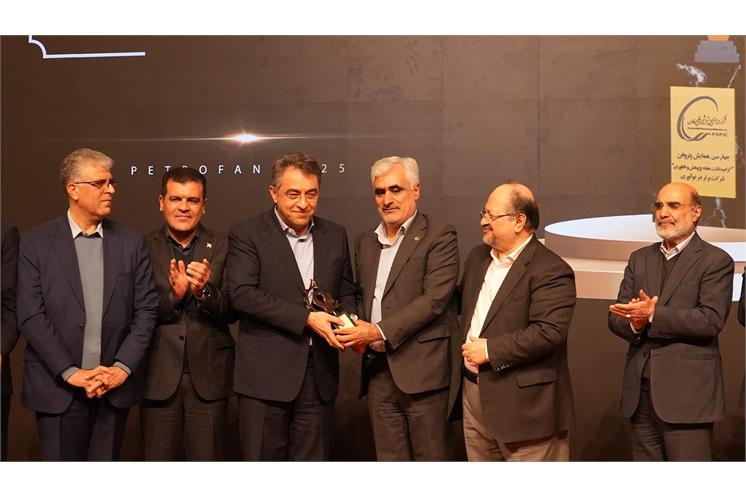 درخشش بیدبلند خلیج فارس در پتروفن ۱۴۰۴؛ کسب تندیس طلایی شرکت برتر نوآور و لوح تقدیر شرکت نوآور سبز