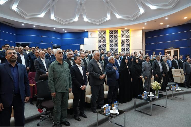 بیدبلند خلیج فارس در کانون توجه فراکسیون نظارت بر صنعت نفت، گاز وپتروشیمی مجلس شورای اسلامی و معاون وزیر نفت/ بیدبلند خط مقدم